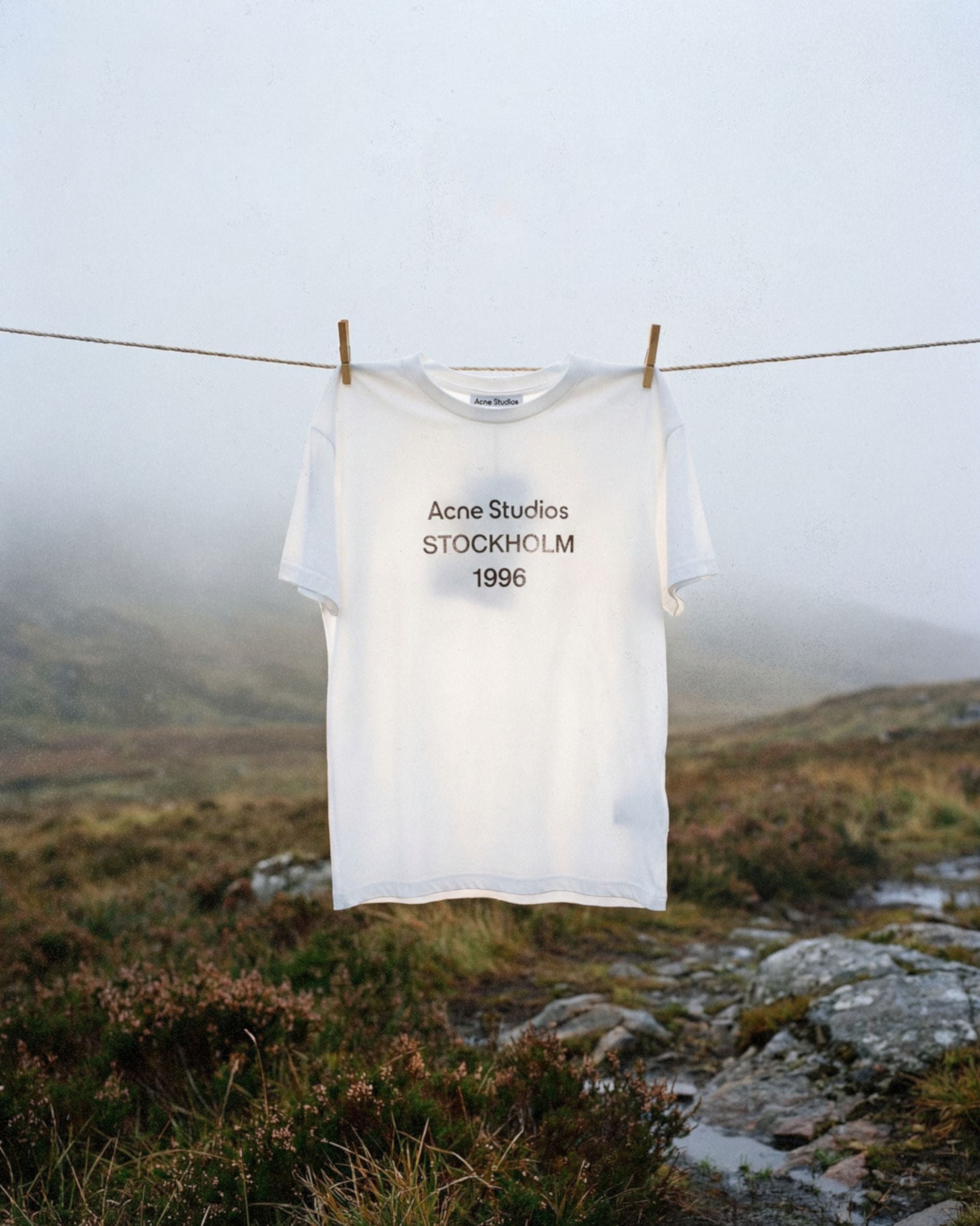 Acne Studios Logo T-shirt - Relaxed Fit (Cropped)