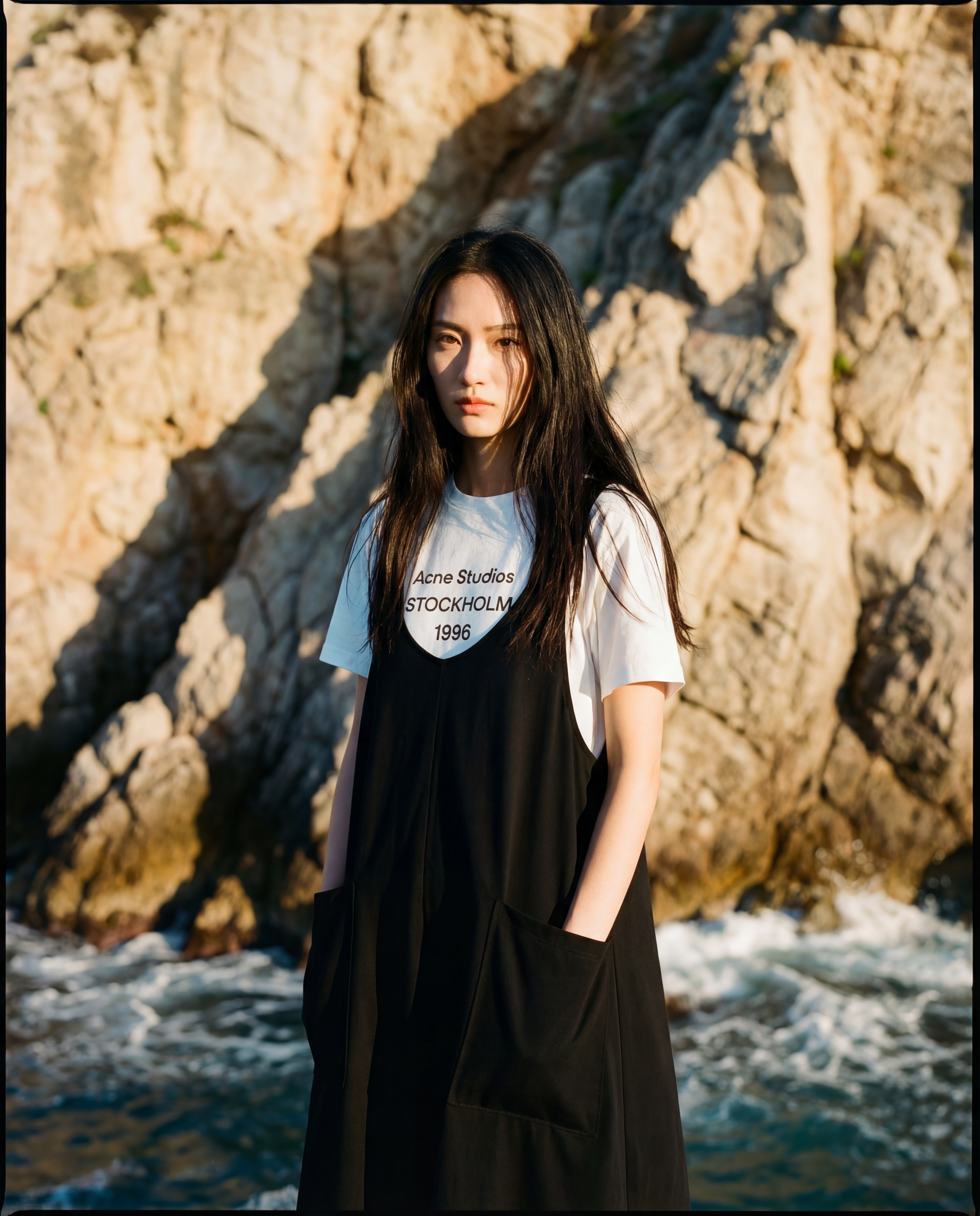 Acne Studios Logo T-shirt - Relaxed Fit (Cropped)